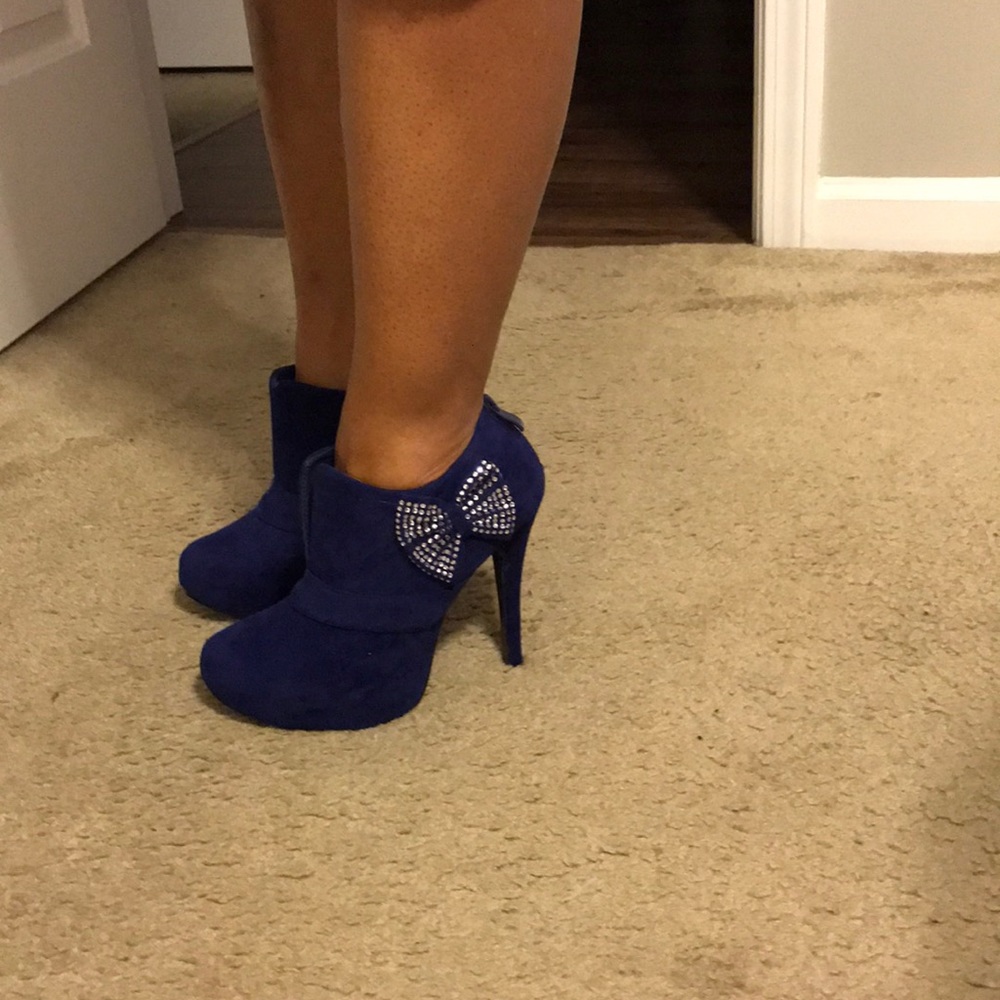 Cute blue suede bootie heels with studded bow